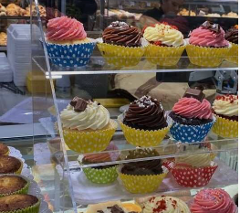 Conheça o expositor para doceria da Officina do Acrílico